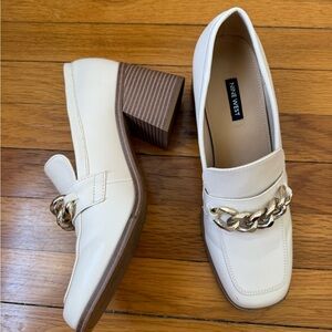 Size 10 Nine West Cream Loafers with Silver Chain Accent